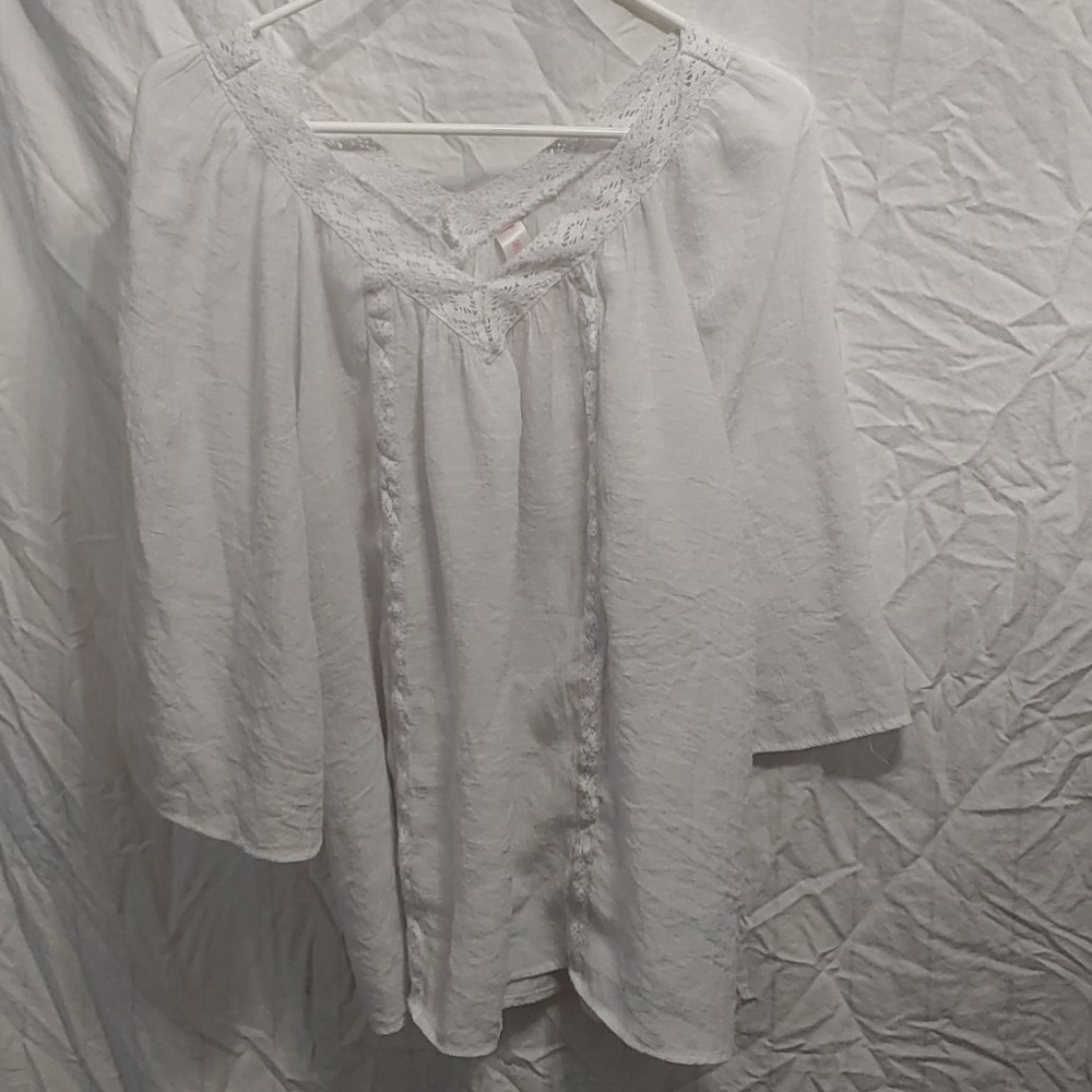 Any Item $10- Send an Offer (Purses Excluded)- White boho top w/ lace/embroidery